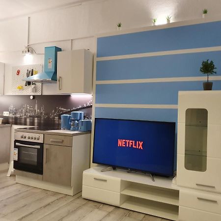 Central Lichtenberger Apartment For 6 People Berlin Luaran gambar