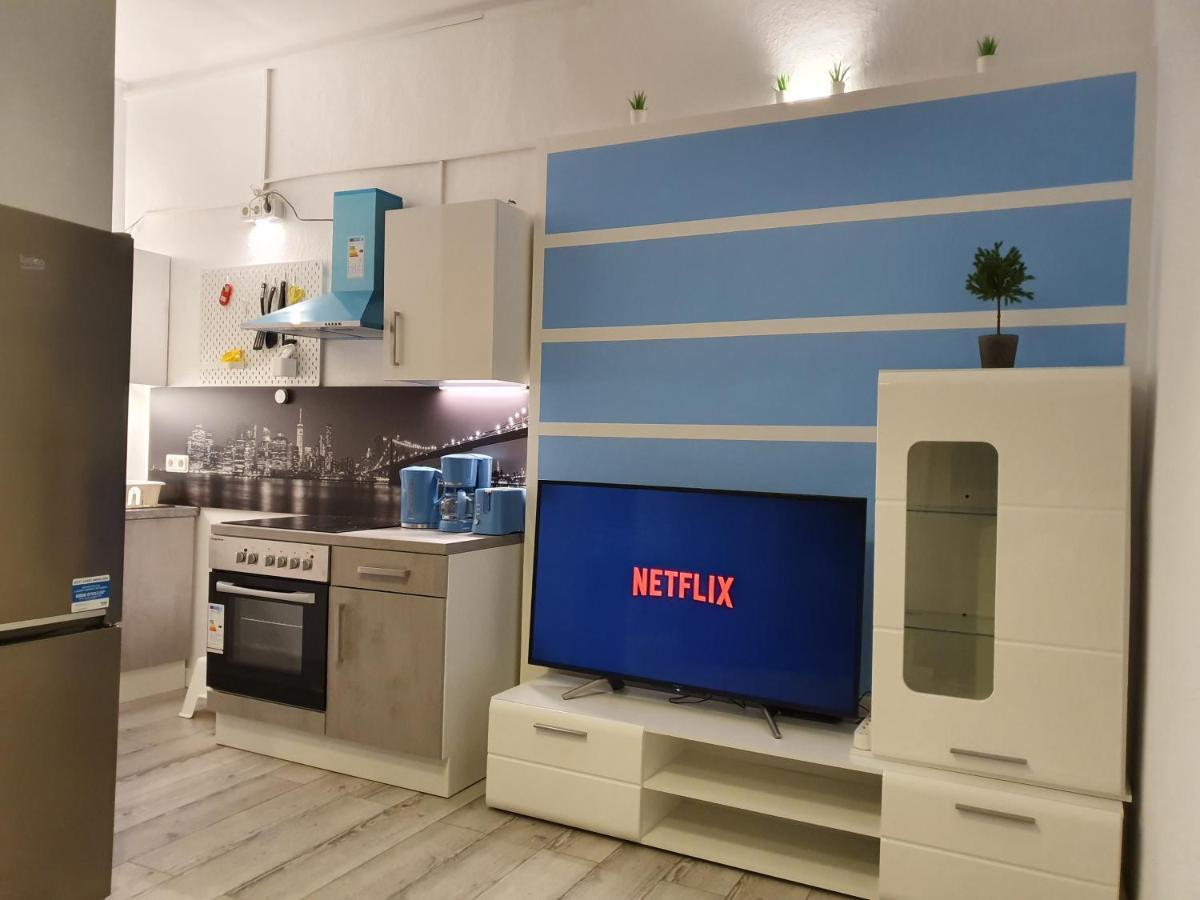 Central Lichtenberger Apartment For 6 People Berlin Luaran gambar